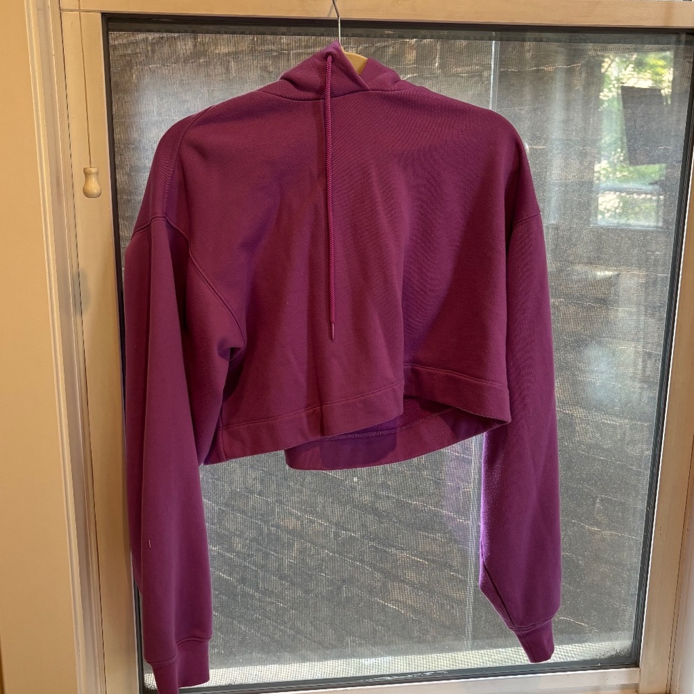 Alo Yoga Purple cropped sweatshirt